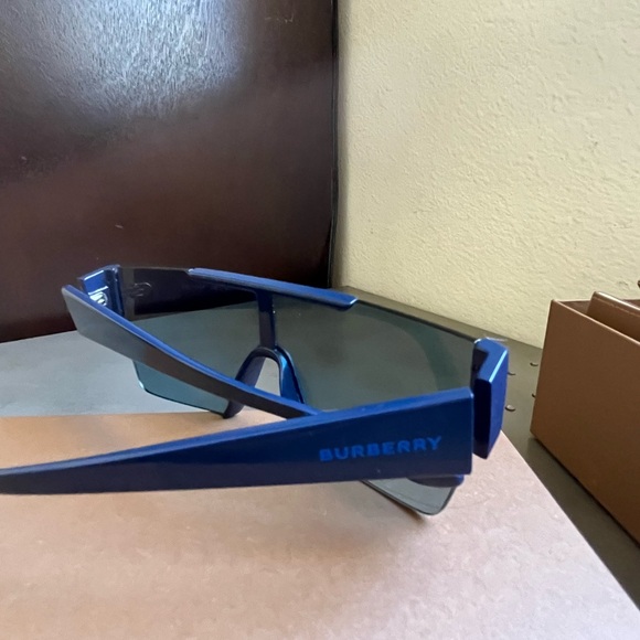 Burberry Navy and Gray Sunglasses - Picture 4 of 5
